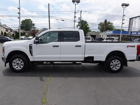 Used 2024 Ford F250 XLT w/ FX4 Off-Road Package AWD/4WD image 2