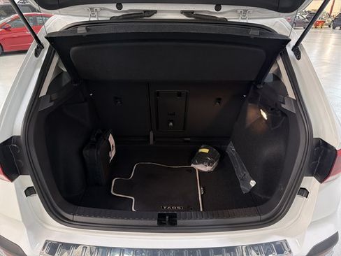 Certified 2023 Volkswagen Taos SE FWD image 12