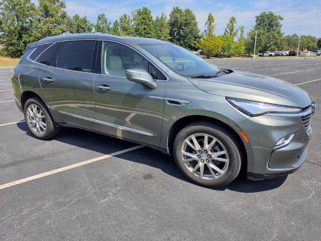 Used 2023 Buick Enclave Essence w/ Experience Buick Package FWD image 1