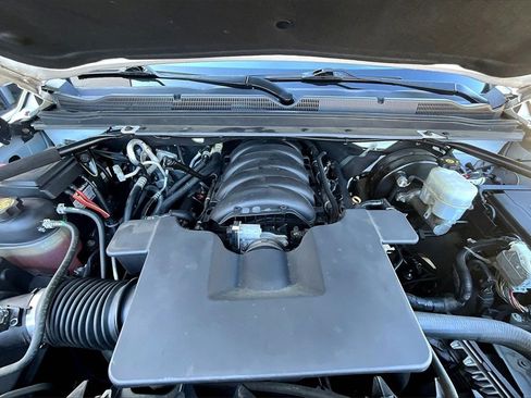 Used 2020 Chevrolet Suburban Premier image 29