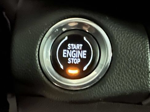 Certified 2022 Buick Envision Essence w/ Technology Package II AWD/4WD image 32