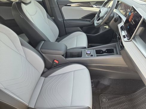 New 2026 Volkswagen Tiguan SE R-Line FWD image 13