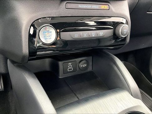 Certified 2025 Ford Escape SE FWD image 32
