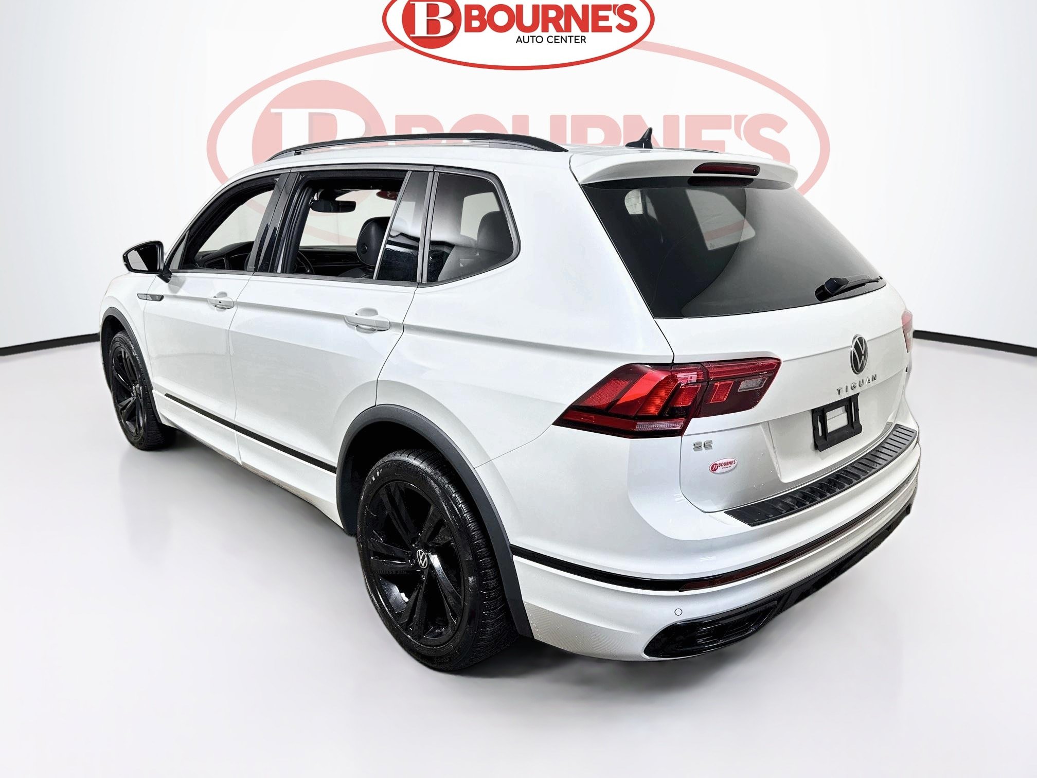 Used 2023 Volkswagen Tiguan SE R-Line AWD/4WD image 9