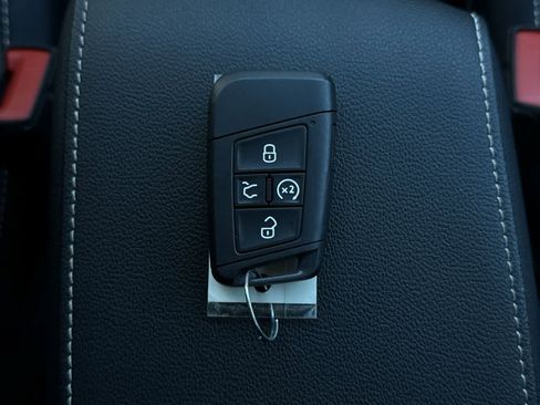 Used 2022 Volkswagen Taos SEL image 23