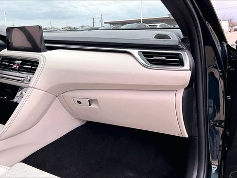 Used 2025 Genesis G70 2.5T image 18