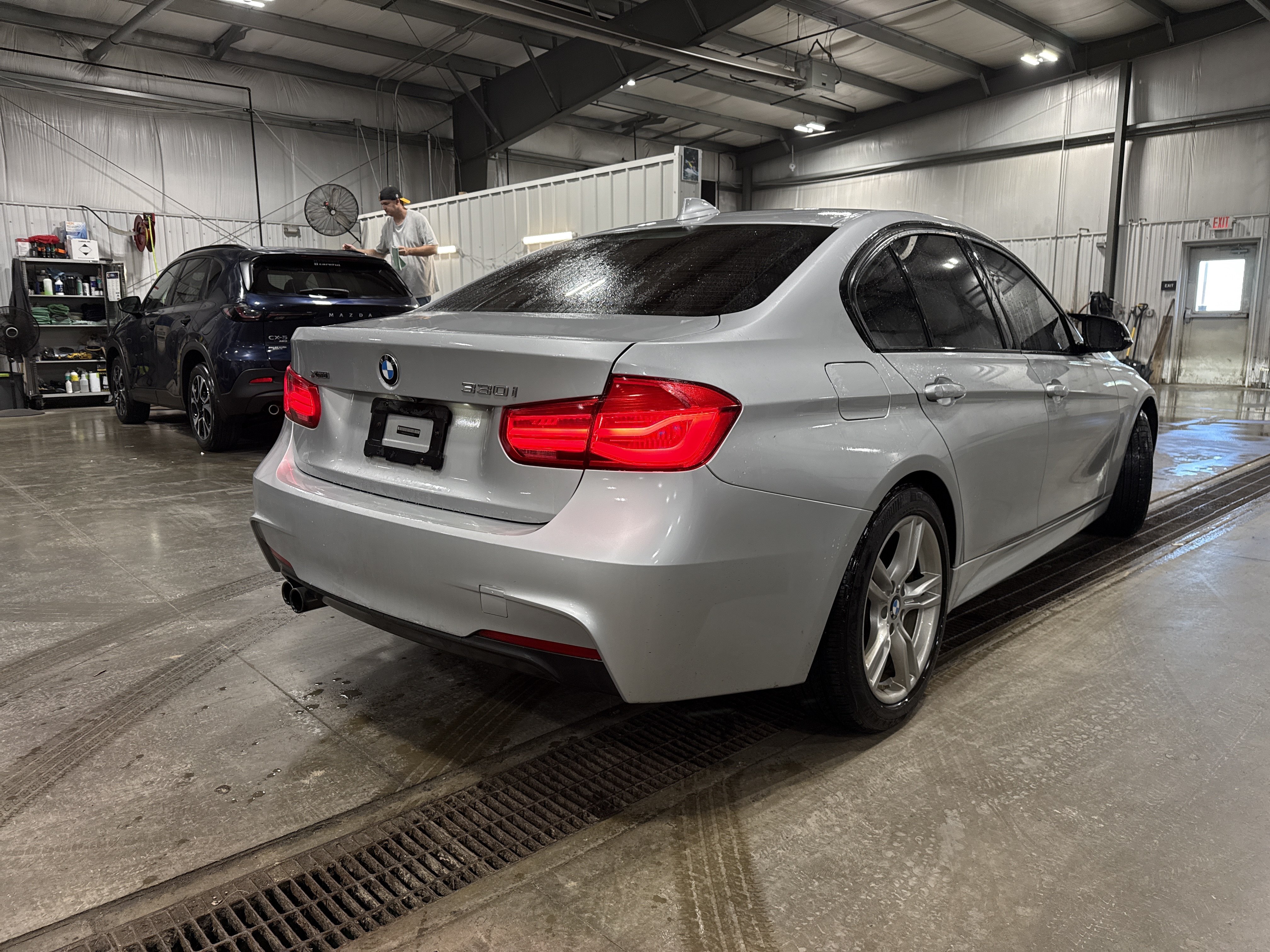 Used 2018 BMW 330i xDrive Sedan AWD/4WD image 3