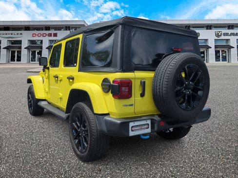 Used 2023 Jeep Wrangler Unlimited Sahara AWD/4WD image 6