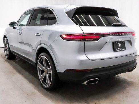 Used 2021 Porsche Cayenne w/ Premium Package image 4