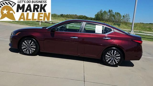 Used 2025 Nissan Altima 2.5 SV FWD image 5