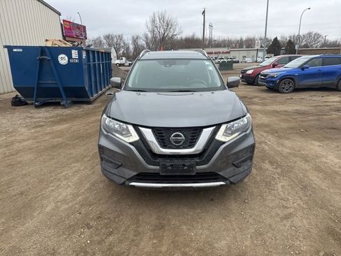 Used 2019 Nissan Rogue SV w/ Sun & Sound Touring Package image 2