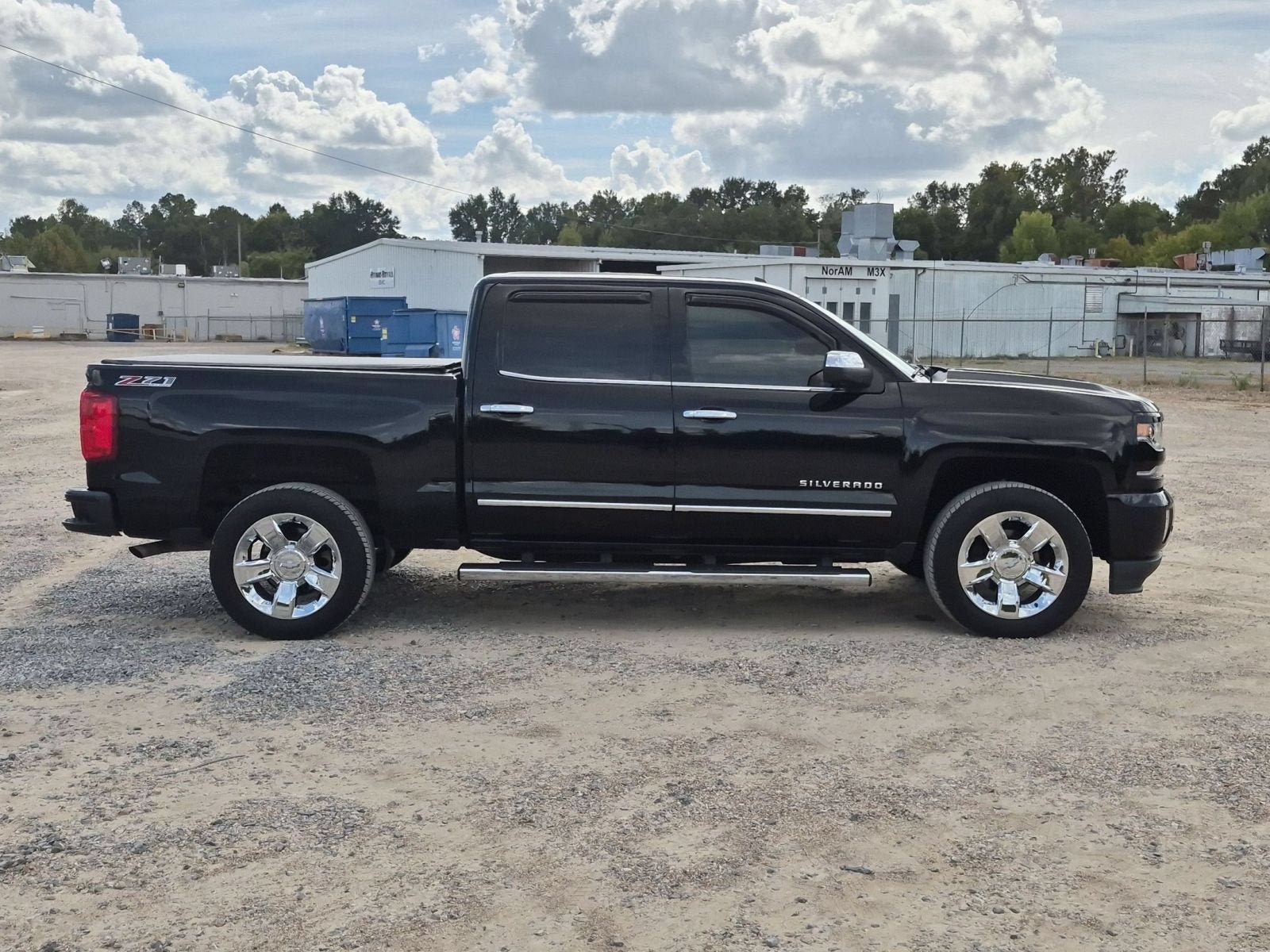 Used 2017 Chevrolet Silverado 1500 LTZ Z71 w/ LTZ Plus Package AWD/4WD image 7