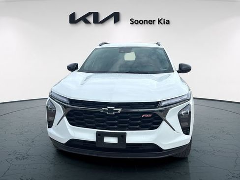 Used 2025 Chevrolet Trax RS w/ Driver Confidence Package image 2