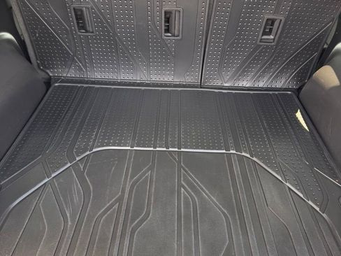 Used 2019 Chevrolet Blazer LT FWD image 13
