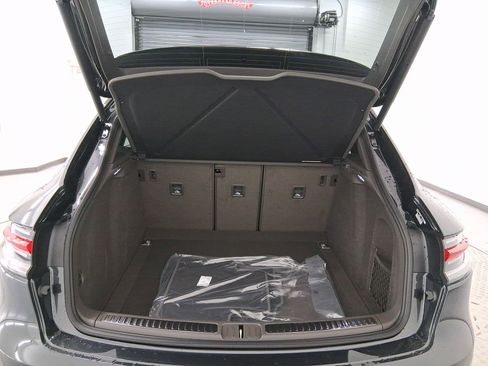 Used 2026 Porsche Macan image 31