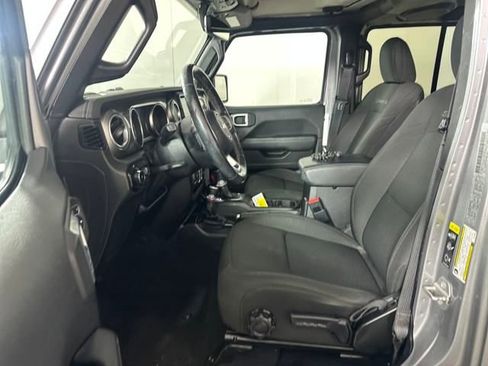 Used 2020 Jeep Wrangler Unlimited Sahara image 11