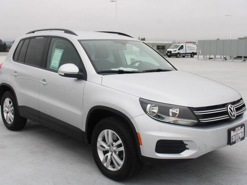 Used 2016 Volkswagen Tiguan S FWD image 2