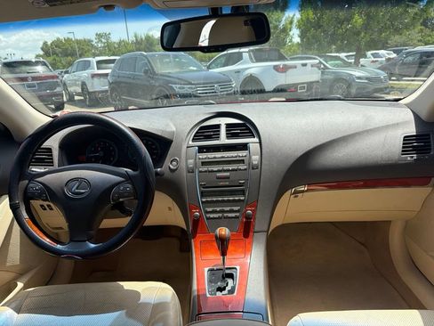 Used 2011 Lexus ES 350 w/ Preferred Accessory Package FWD image 10
