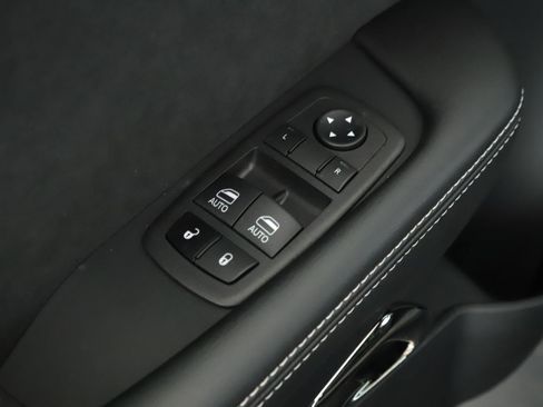 Used 2023 Dodge Challenger SRT Hellcat image 5