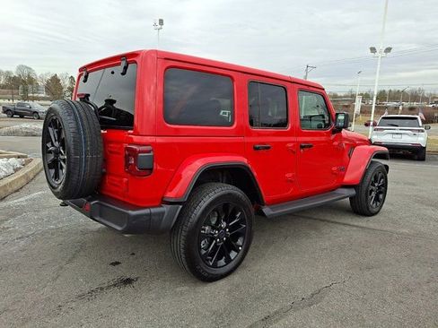 Certified 2025 Jeep Wrangler Unlimited Sahara AWD/4WD image 8