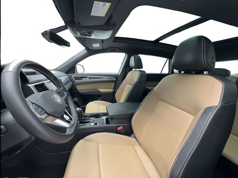 Used 2022 Volkswagen Atlas Cross Sport SE w/ Panoramic Sunroof Package FWD image 20
