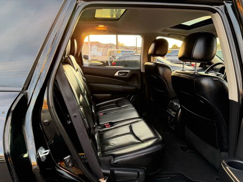 Used 2018 Nissan Pathfinder Platinum w/ Cargo Package image 18