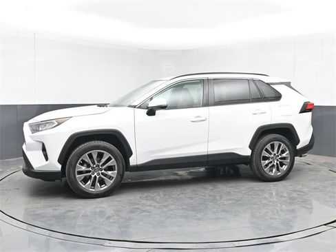 Used 2019 Toyota RAV4 XLE Premium image 10