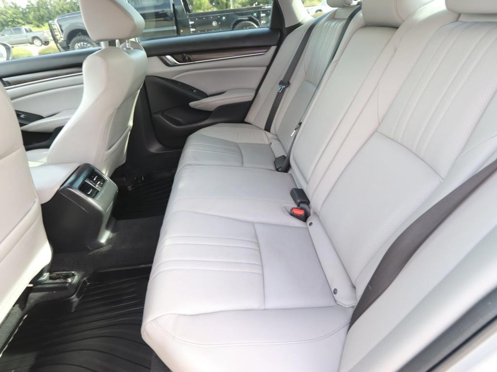 Used 2018 Honda Accord Touring image 12