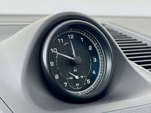 New 2025 Porsche Macan image 17