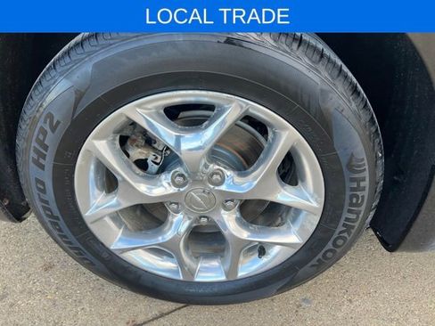 Used 2017 Chrysler Pacifica Limited image 10