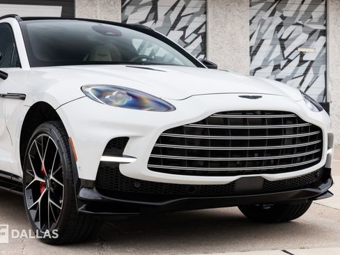 Used 2025 Aston Martin DBX 707 image 2