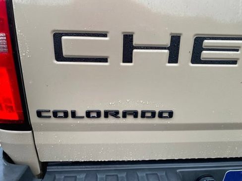 Used 2022 Chevrolet Colorado Z71 AWD/4WD image 11