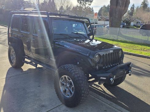 Used 2014 Jeep Wrangler Unlimited Rubicon w/ Connectivity Group AWD/4WD image 3