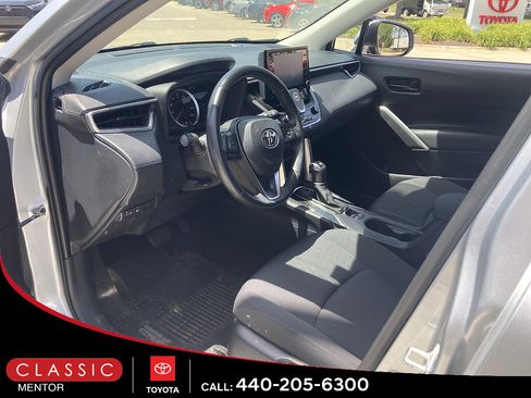 Used 2022 Toyota Corolla Cross LE AWD/4WD image 3