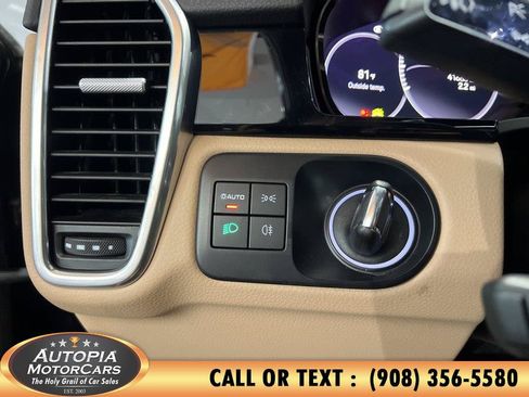 Used 2022 Porsche Cayenne AWD/4WD image 21