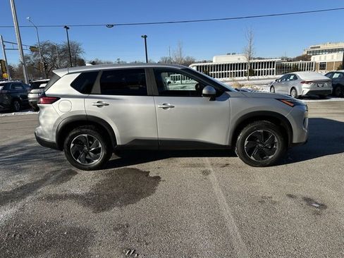 Used 2024 Nissan Rogue SV image 5
