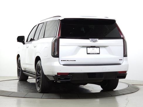 Certified 2023 Cadillac Escalade Sport Platinum w/ LPO, ONYX Package AWD/4WD image 4