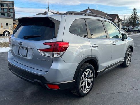 Used 2022 Subaru Forester Premium image 7
