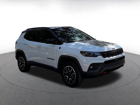 Used 2025 Jeep Compass Trailhawk image 1