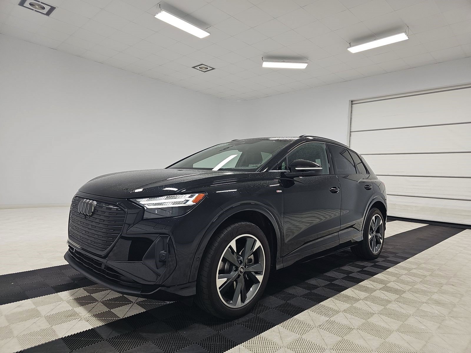 Used 2023 Audi Q4 e-tron Prestige w/ Black Optic Package AWD/4WD image 3
