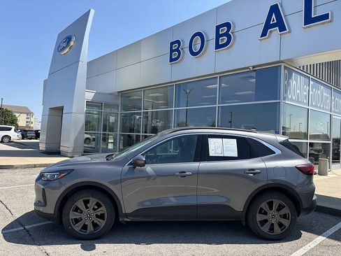 Used 2024 Ford Escape Platinum AWD/4WD image 2