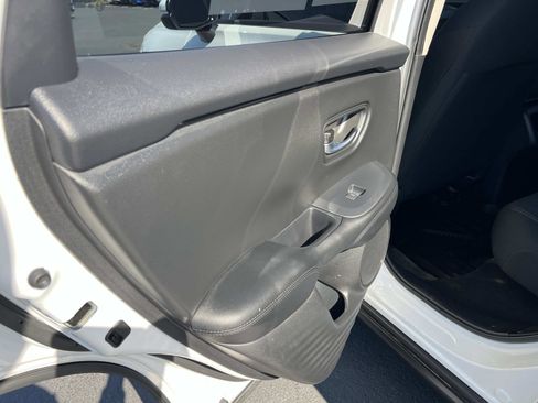 Certified 2025 Honda HR-V LX image 19