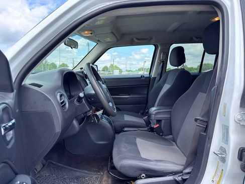 Used 2015 Jeep Patriot Sport w/ Power Value Group FWD image 2