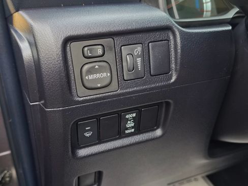 Used 2018 Toyota 4Runner SR5 AWD/4WD image 21