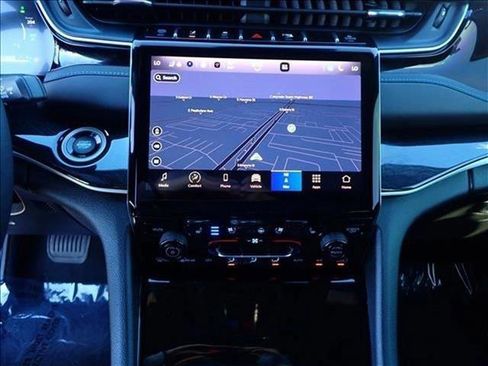 Used 2023 Jeep Grand Cherokee Trailhawk image 18