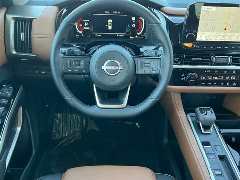 New 2025 Nissan Pathfinder Platinum image 14