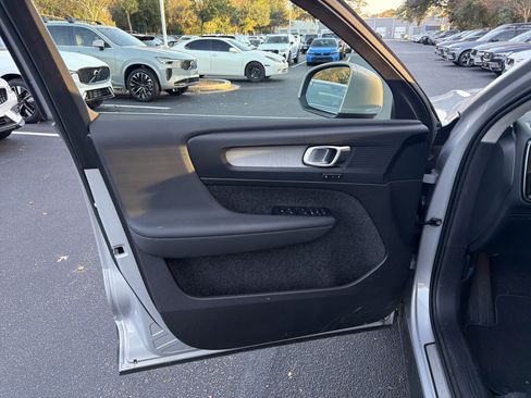 Certified 2025 Volvo XC40 B5 Core image 14