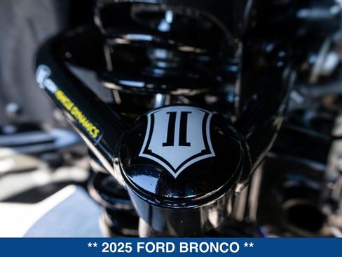 Used 2025 Ford Bronco Badlands AWD/4WD image 37