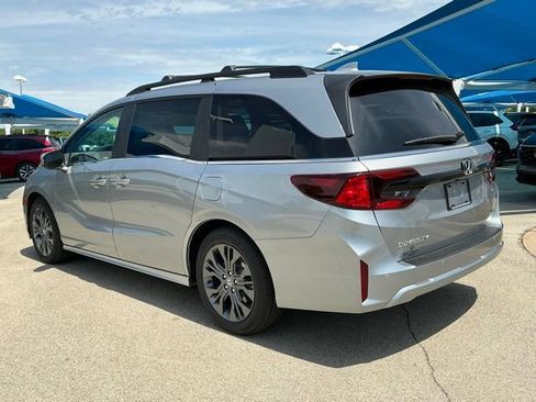 New 2026 Honda Odyssey Touring image 4