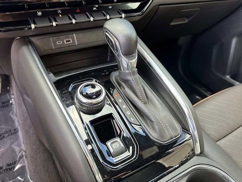 Used 2025 GMC Canyon AT4 w/ AT4 Premium Package image 28